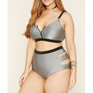 Plus Size Zipped Bikini Top & Cut Out Bottoms
